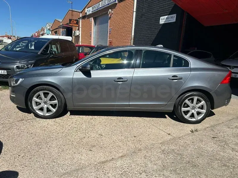 Usado Volvo S60 Momentum 190 CV (139 kW) 2015 Gris / plata Berlina