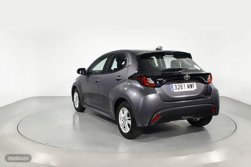Usado Toyota Yaris Edition 125 CV (91 kW) 2024 Gris Berlina