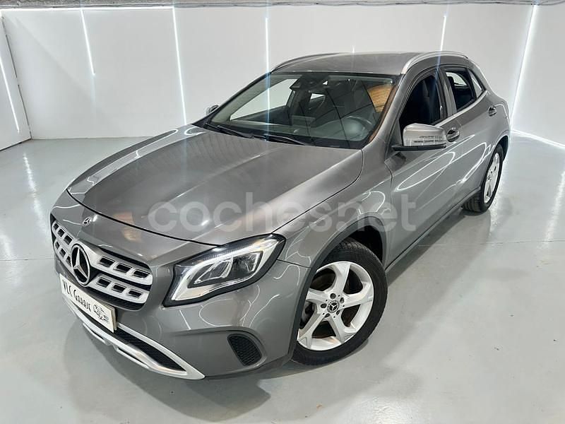 Usado Mercedes GLA200 136 CV (100 kW) 2019 Gris / plata SUV