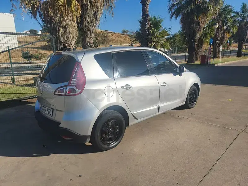 Usado Renault Scénic Dynamique 110 CV (80 kW) 2011 Gris / plata Monovolumen