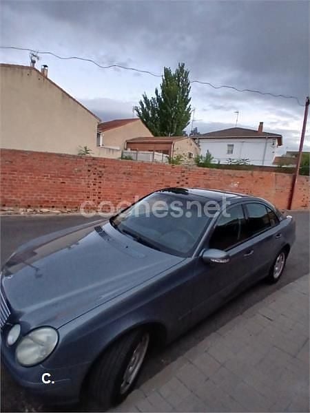 Azul Usado 2004 Mercedes E220 Classic Berlina | 4900 € (Super precio) - Imagen 1/4
