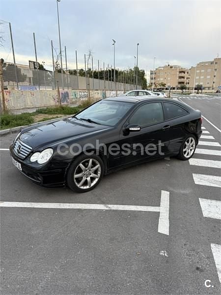 Usado Mercedes C180 129 CV (94 kW) 2001 Negro Berlina
