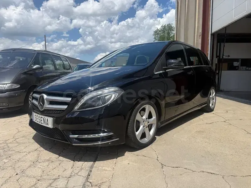 Usado Mercedes B200 136 CV (100 kW) 2014 Negro Monovolumen