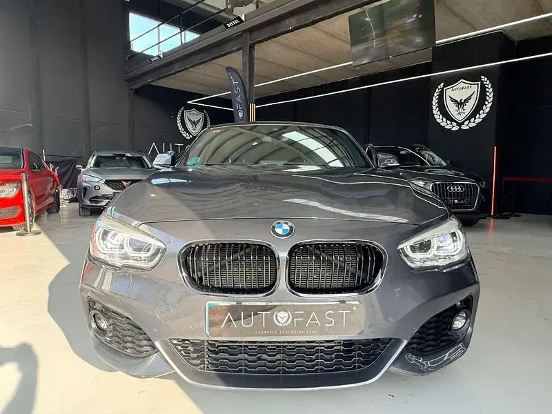 Usado BMW 118 Comfort Edition 150 CV (110 kW) 2017 Gris / plata Utilitario