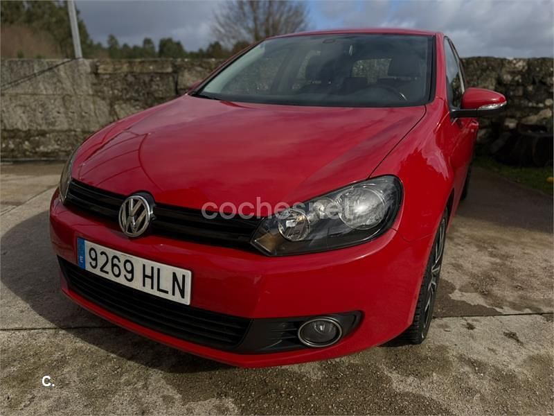 Usado VW Golf VII Advance 105 CV (77 kW) 2012 Rojo Berlina