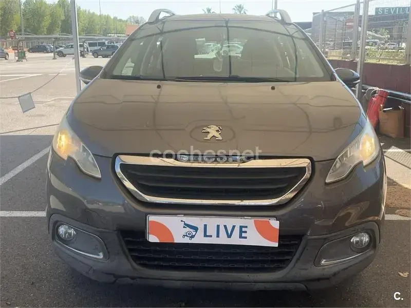 Usado Peugeot 2008 Access 82 CV (60 kW) 2015 Gris / plata SUV