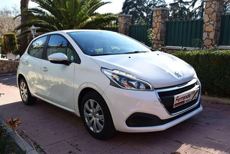 Usado Peugeot 208 Active 82 CV (60 kW) 2017 Blanco Utilitario