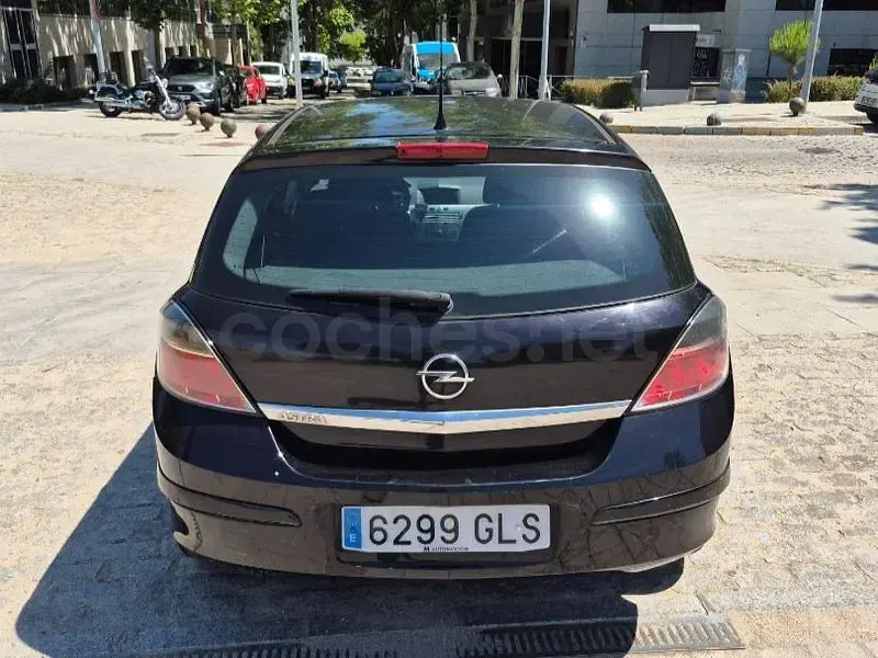 Usado Opel Astra Energy 115 CV (84 kW) 2009 Negro Berlina
