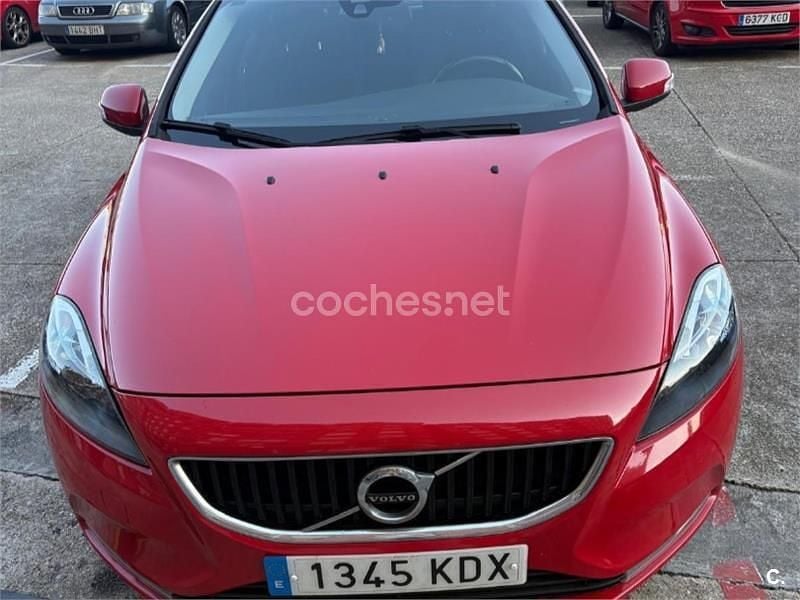 Begagnad Volvo V40 Kinetic 120 HK (88 kW) 2017 Röd Sedan