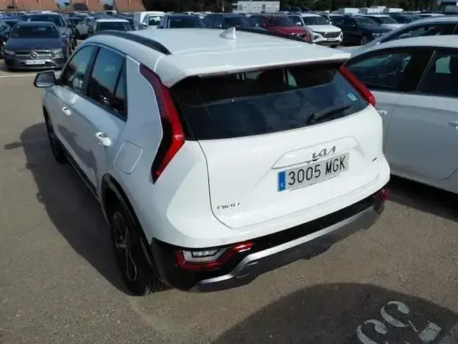 Usado Kia Niro 141 CV (103 kW) 2023 Blanco SUV