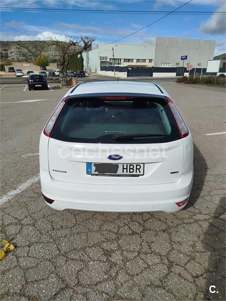 Usado Ford Focus Trend 90 CV (66 kW) 2011 Blanco Berlina