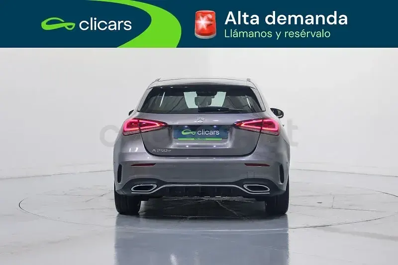 Usado Mercedes A250 218 CV (160 kW) 2021 Gris / plata Berlina