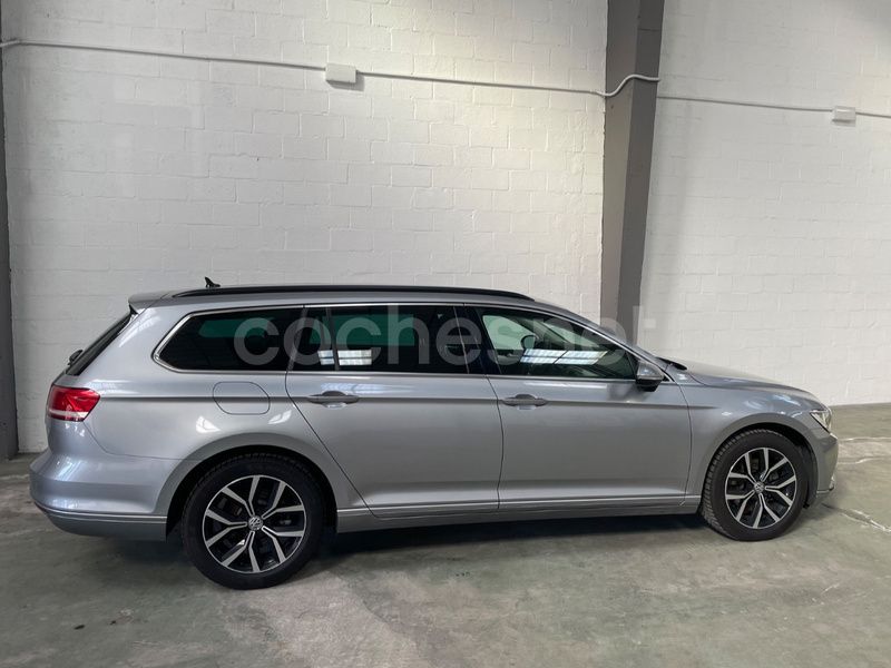 Gris / plata Usado 2018 VW Passat Advance Familiar | 15.200 € (Precio justo) - Imagen 1/4