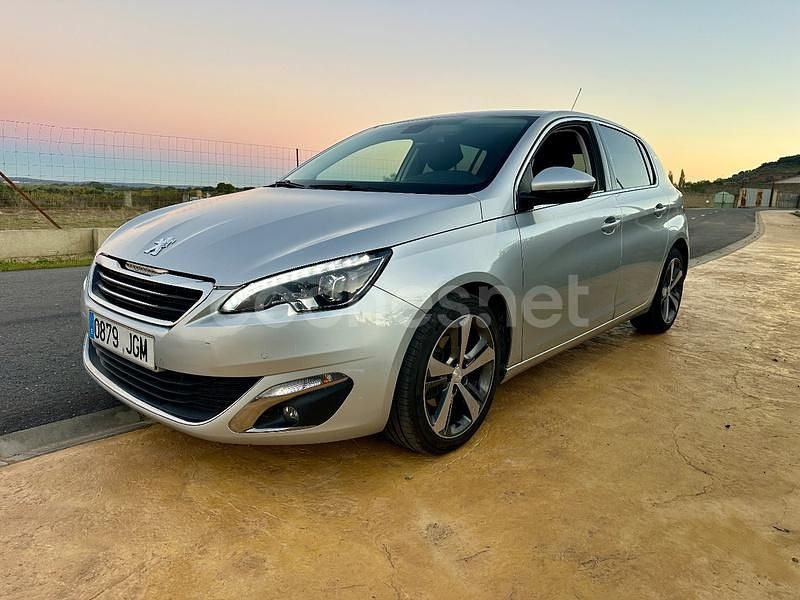 Gris / plata Usado 2015 Peugeot 308 Allure Berlina | 5990 € (Buen precio) - Imagen 1/4