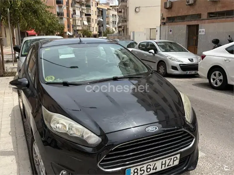Usado Ford Fiesta Trend 75 CV (55 kW) 2014 Negro Utilitario