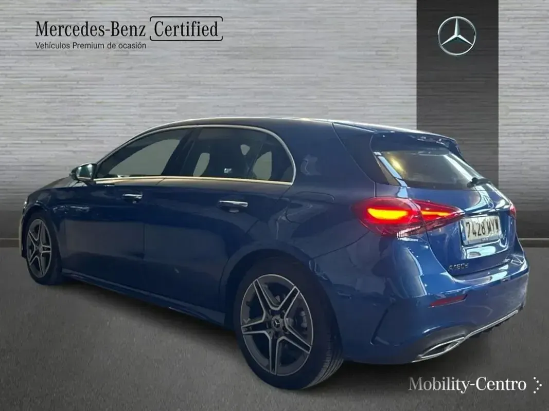Usado Mercedes A180 116 CV (85 kW) 2025 Azul espectra Berlina