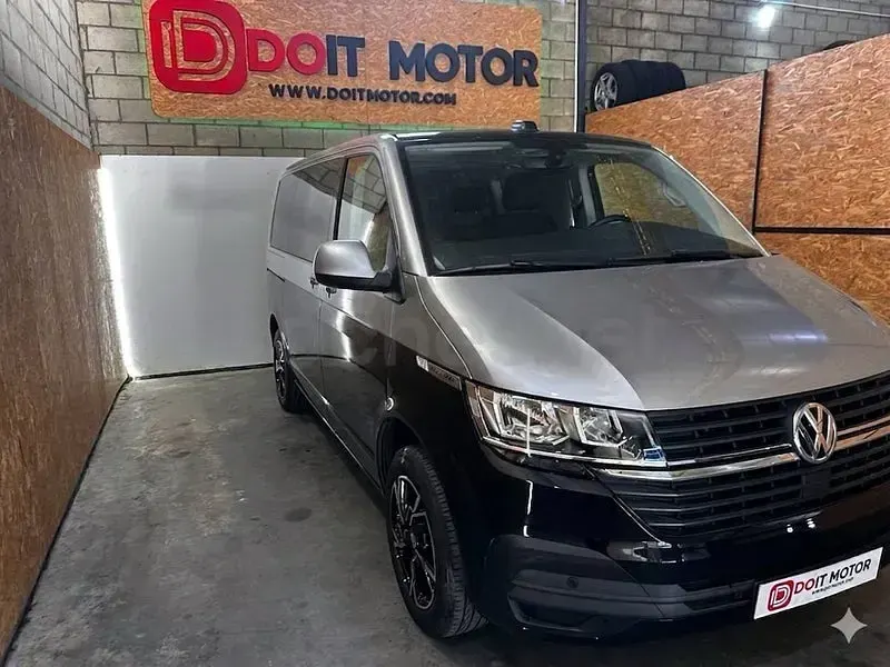 Usado VW Multivan 150 CV (110 kW) 2021 Negro Monovolumen