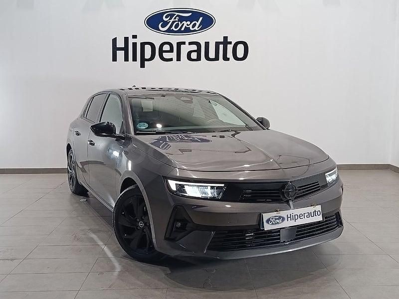 Usado Opel Astra 130 CV (95 kW) 2023 Gris / plata Berlina