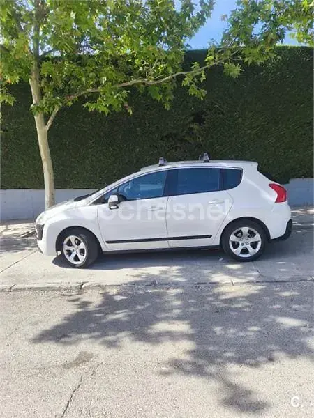 Usado Peugeot 3008 Premium 112 CV (82 kW) 2010 Blanco Familiar