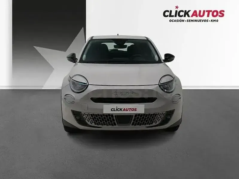Usado Fiat 600 100 CV (73 kW) 2025 Gris / plata SUV