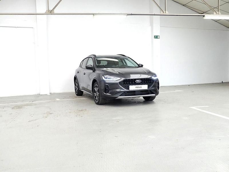 Usado Ford Focus Active 155 CV (114 kW) 2023 Gris Utilitario