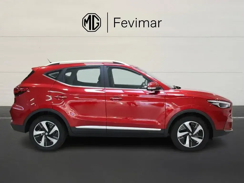 Käytetty MG ZS Luxury 114 kW (156 HP) 2024 Punainen Sedan