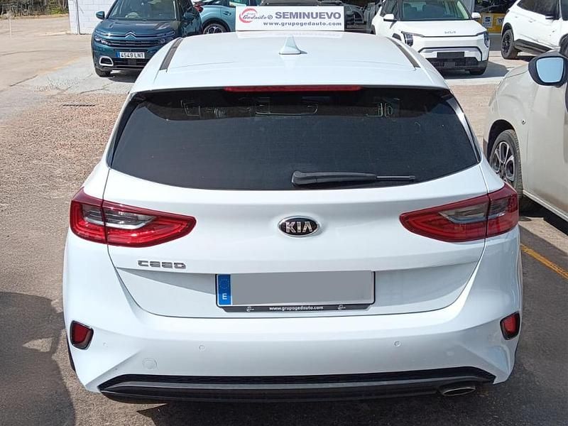 Usado Kia Ceed 120 CV (88 kW) 2019 Blanco Utilitario