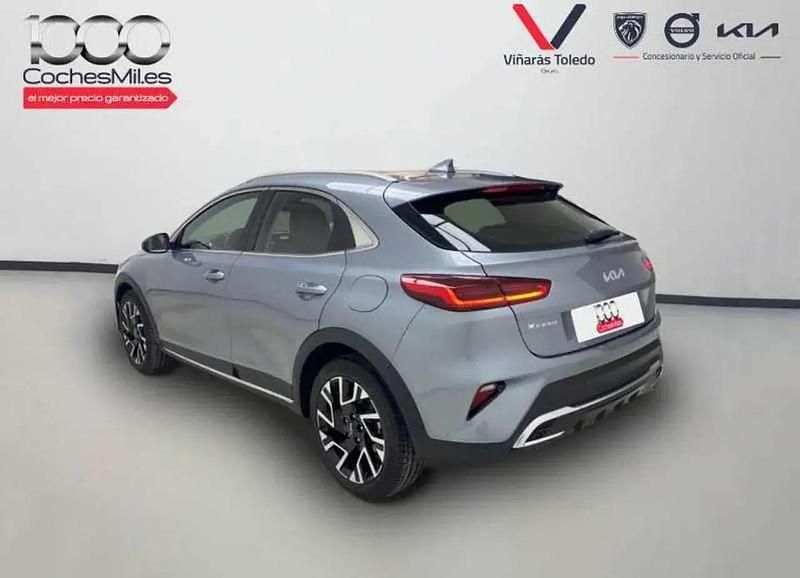 Usado Kia XCeed 100 HP (73 kW) 2024 Cinzento SUV