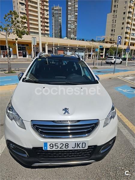 Usado Peugeot 2008 Allure 100 CV (73 kW) 2015 Blanco SUV