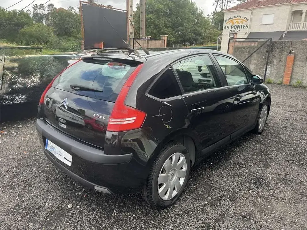 Usado Citroën C4 Exclusive 109 CV (80 kW) 2005 Negro Utilitario