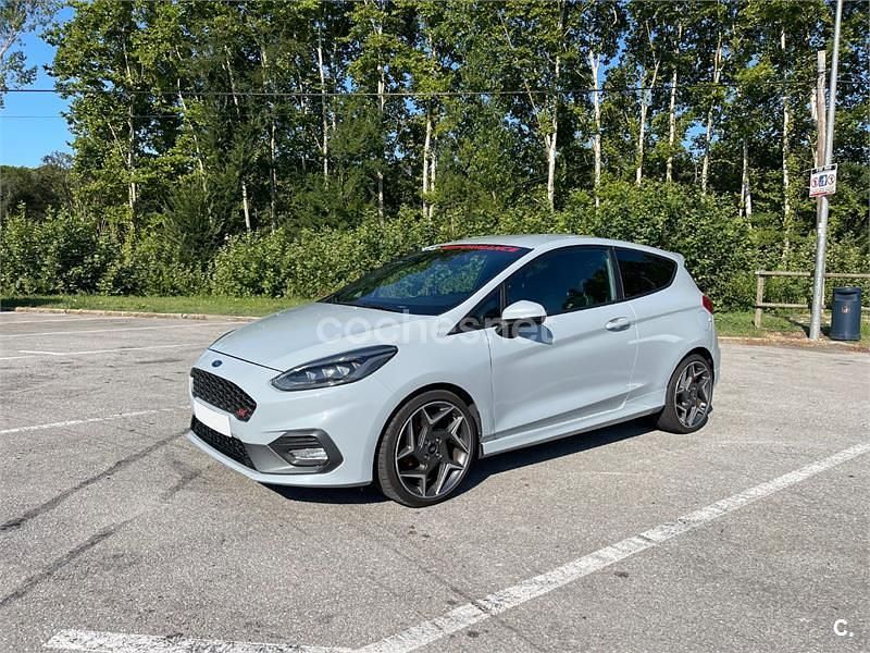 Gris / plata Usado 2019 Ford Fiesta ST Utilitario | 21.000 € (Caro) - Imagen 1/4