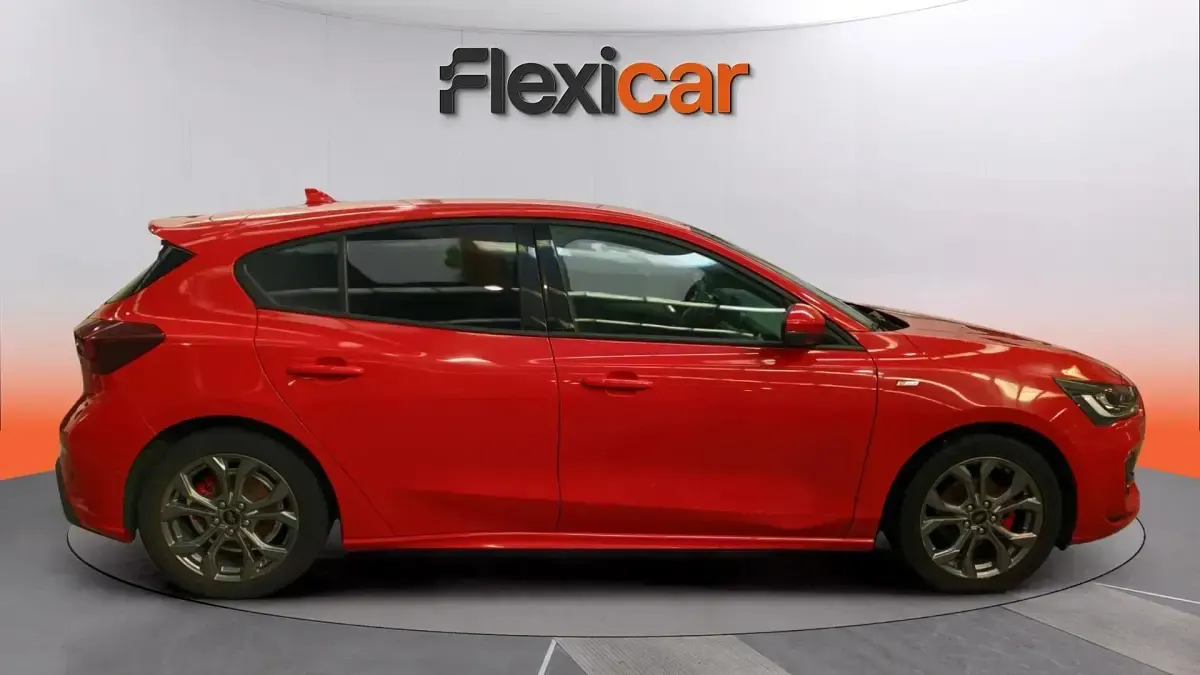 Usado Ford Focus ST-Line 125 CV (91 kW) 2022 Rojo Berlina