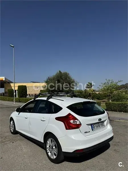 Usado Ford Focus Trend 115 CV (84 kW) 2011 Blanco Berlina