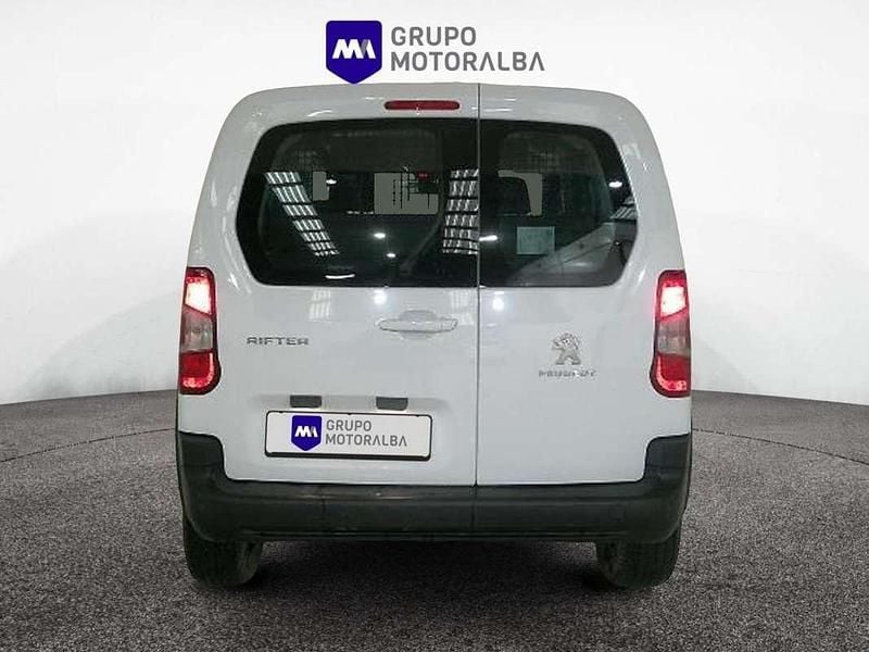 Usado Peugeot Rifter Active 102 CV (75 kW) 2023 Blanco Monovolumen