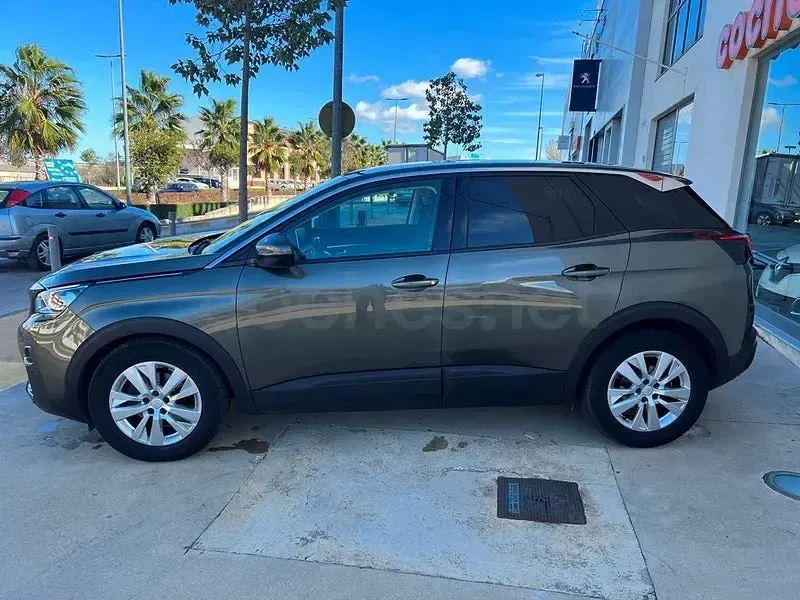 Usado Peugeot 3008 Active 130 CV (95 kW) 2018 Gris / plata SUV