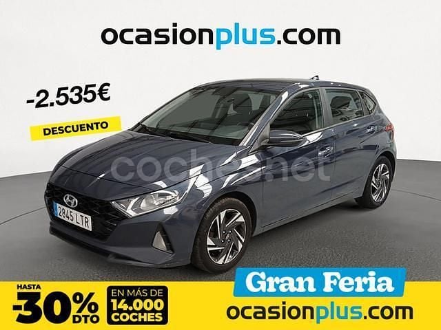 Gris / plata Usado 2021 Hyundai i20 Berlina | 13.450 € (Precio justo) - Imagen 1/4