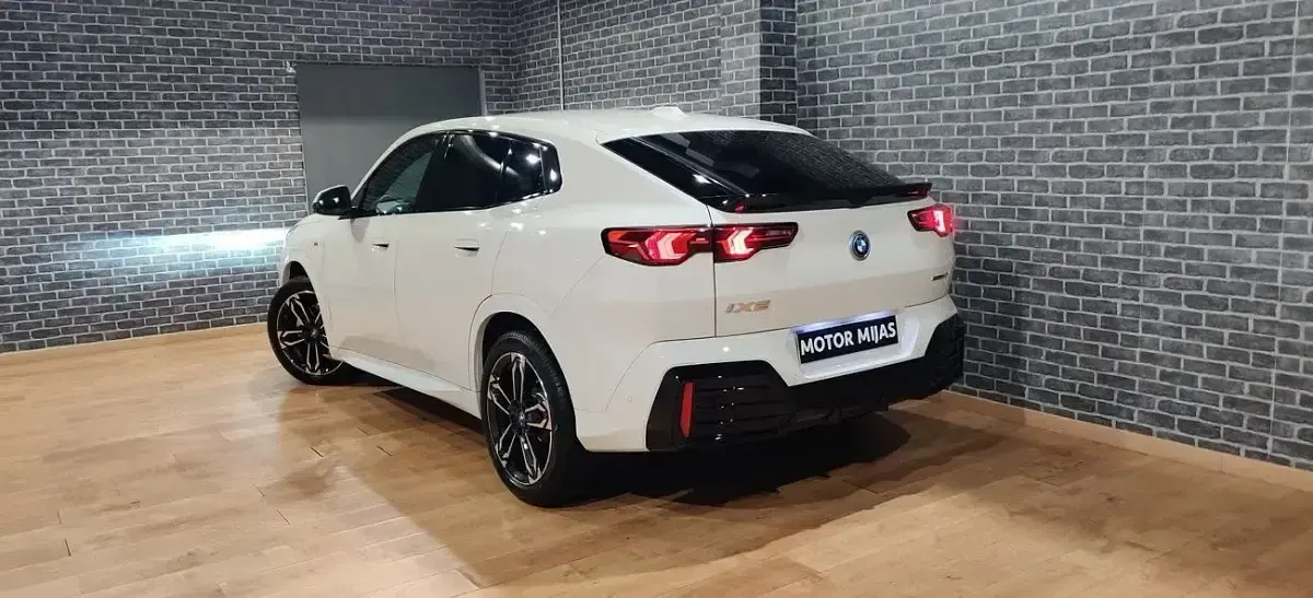 Usado BMW iX2 M Sport 150 kW (204 CV) 2025 Blanco SUV