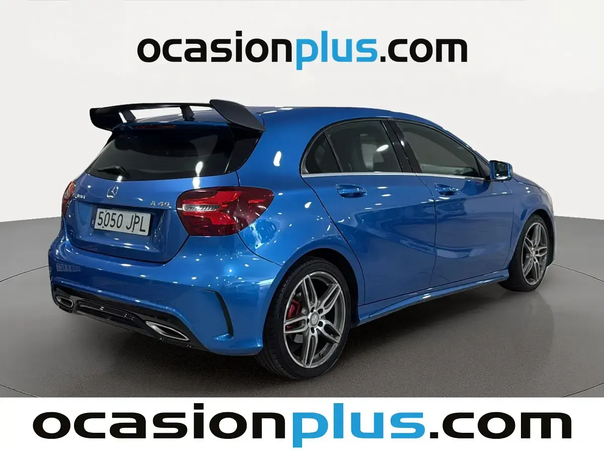 Usado Mercedes A180 AMG line 109 CV (80 kW) 2016 Azul Utilitario