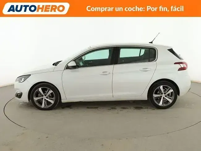 Usado Peugeot 308 Allure 110 CV (80 kW) 2016 Blanco Berlina