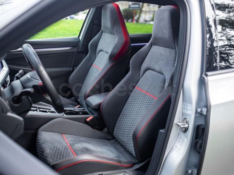 Usado VW Golf VIII GTI Clubsport 301 CV (221 kW) 2022 Gris / plata Berlina