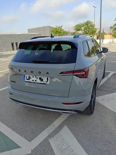 Usado Skoda Karoq SportLine 150 CV (110 kW) 2022 Gris / plata SUV