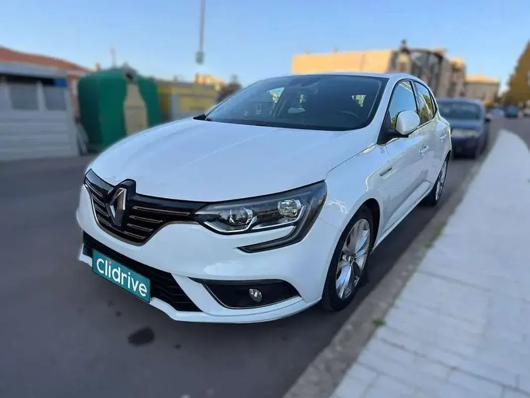 Usado Renault Mégane IV Zen 116 CV (85 kW) 2019 Blanco Berlina