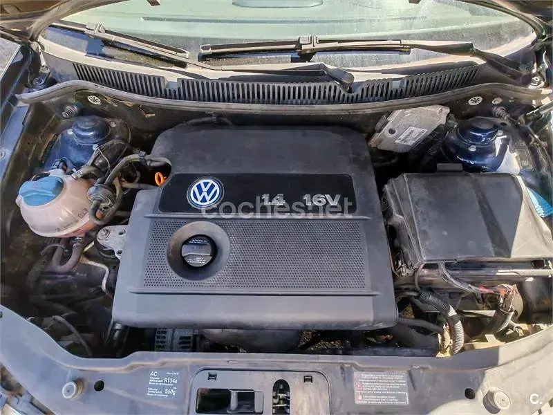 Usado VW Polo Trendline 75 CV (55 kW) 2003 Negro Berlina