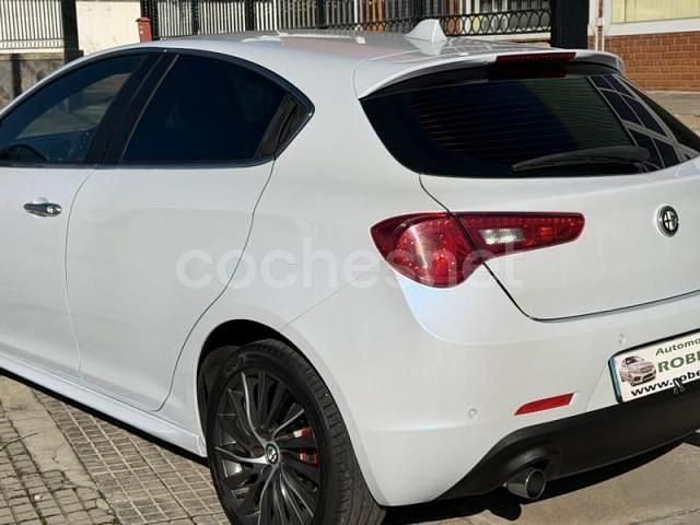 Usado Alfa Romeo Giulietta Distinctive 170 CV (125 kW) 2013 Blanco Berlina