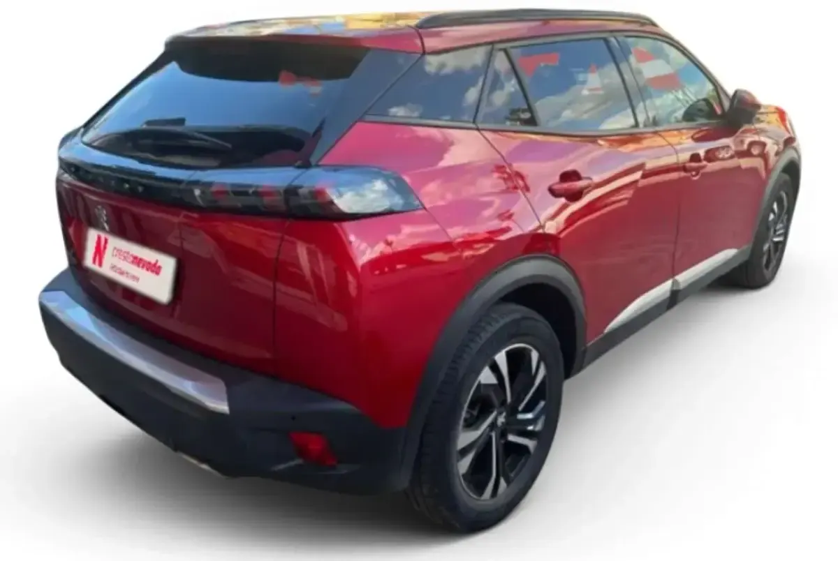 Usado Peugeot 2008 Allure 131 CV (96 kW) 2020 Rojo SUV