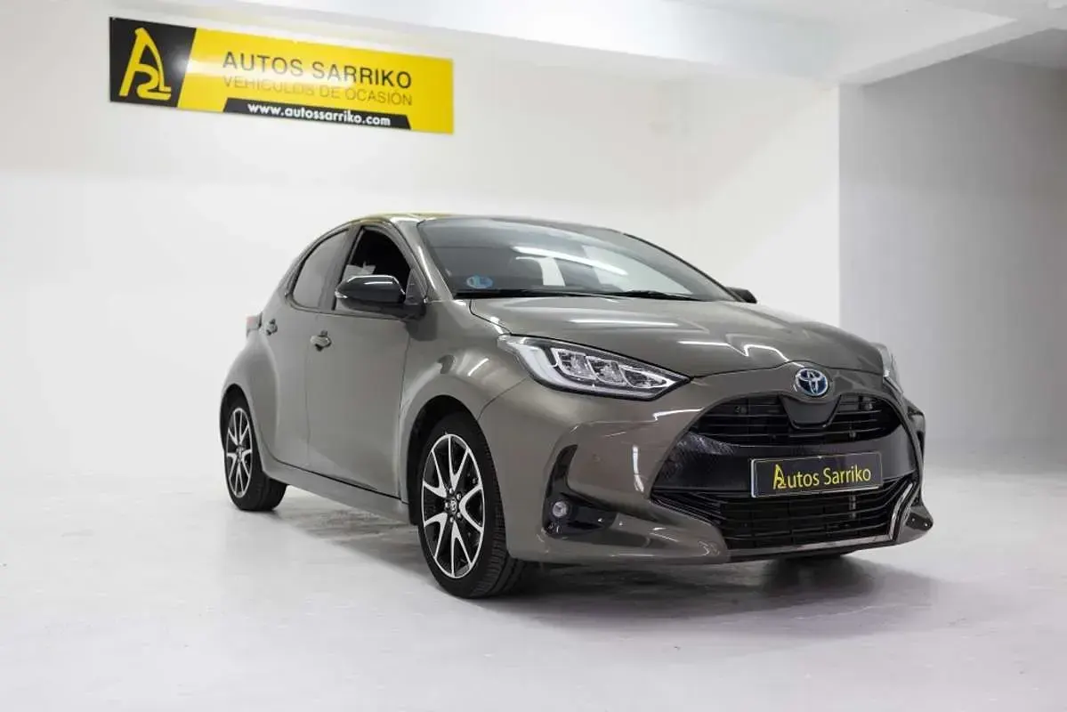 Usado Toyota Yaris Plus 116 CV (85 kW) 2021 Beige Utilitario