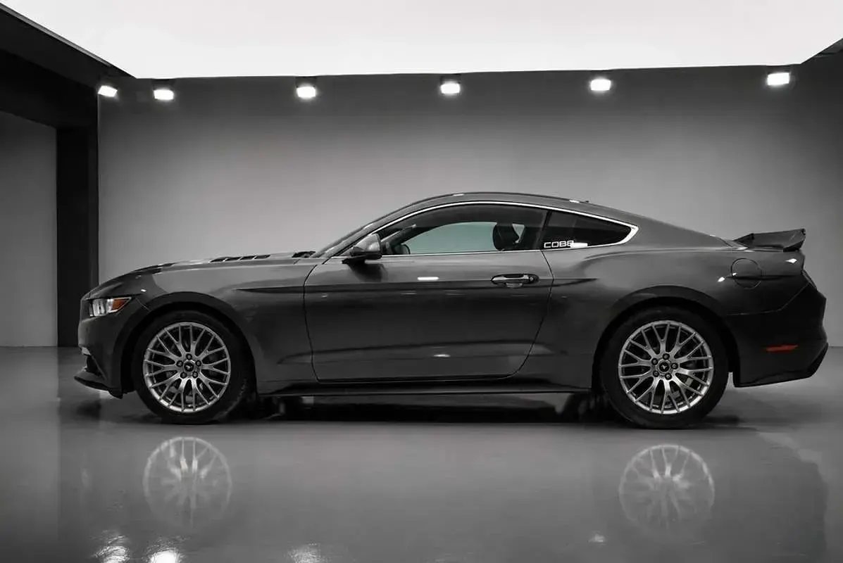 Usado Ford Mustang Fastback 314 CV (230 kW) 2017 Gris Coupe