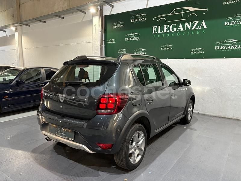 Usado Dacia Sandero Comfort 90 CV (66 kW) 2018 Negro Utilitario