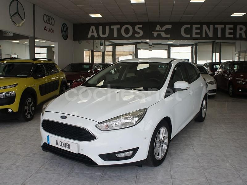Blanco Usado 2017 Ford Focus Trend Berlina | 8750 € (Buen precio) - Imagen 1/4