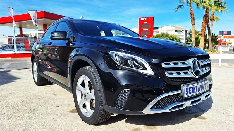 Negro Usado 2019 Mercedes GLA180 SUV | 21.900 € (Buen precio) - Imagen 1/4